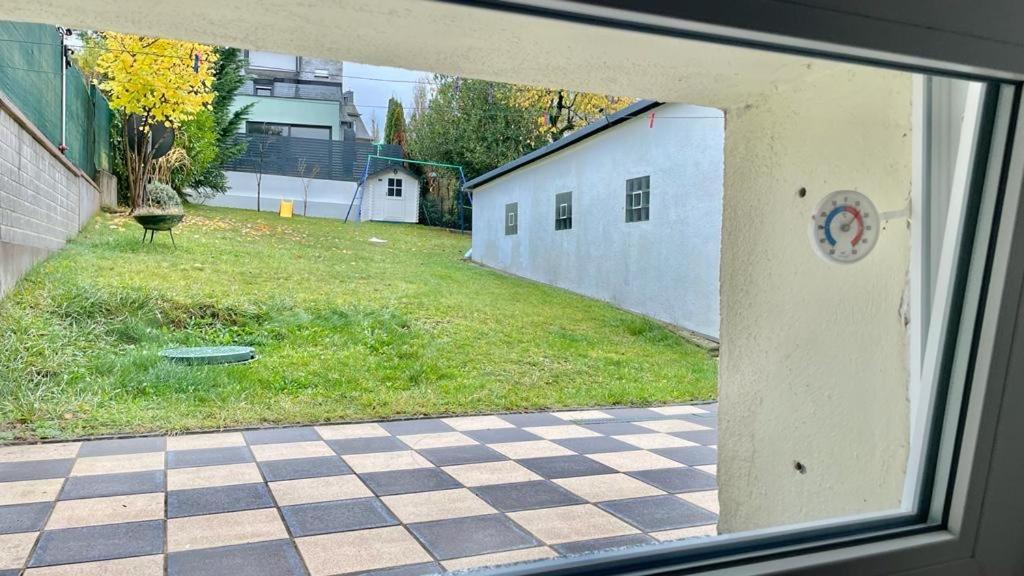 Simple Room In Luxembourg City Exterior foto