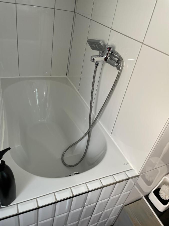Simple Room In Luxembourg City Exterior foto