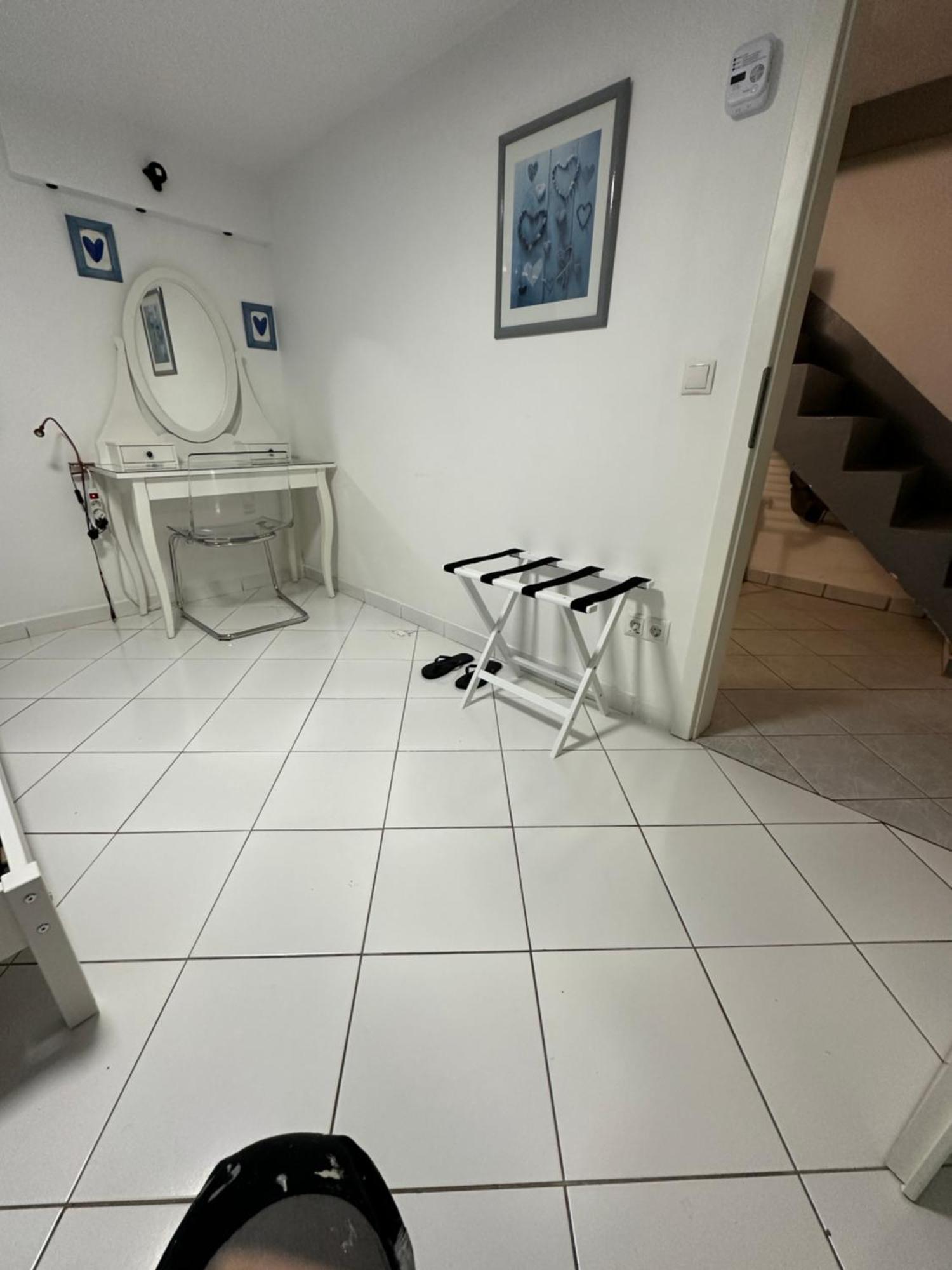 Simple Room In Luxembourg City Exterior foto