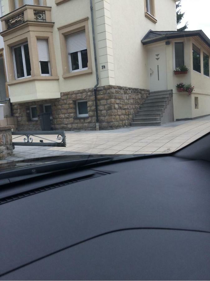 Simple Room In Luxembourg City Exterior foto
